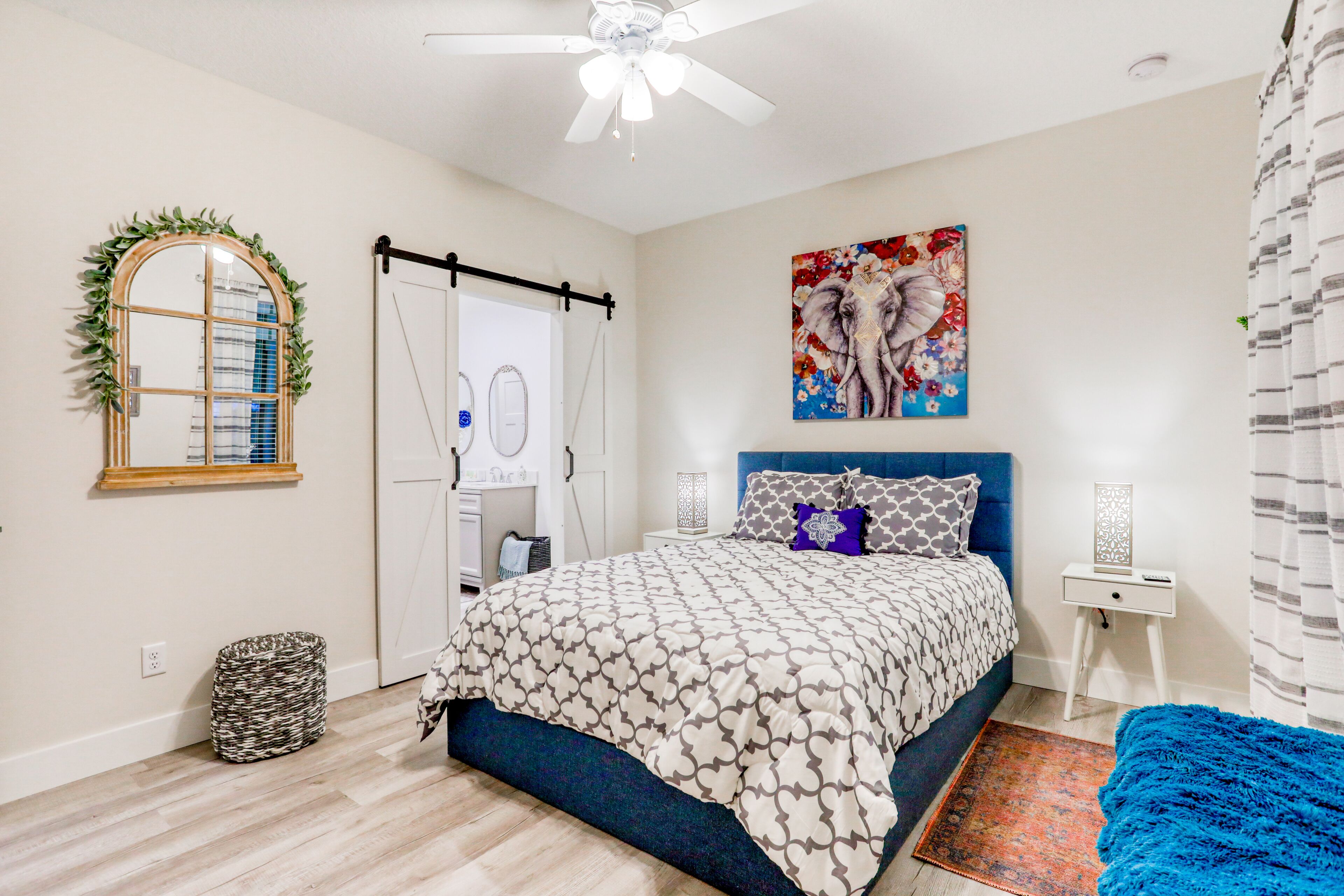 Lovely getaway with alfresco dining, WiFi, W/D & central AC - snowbird-friendly