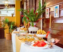 Desayuno autoservicio gratuito y diario