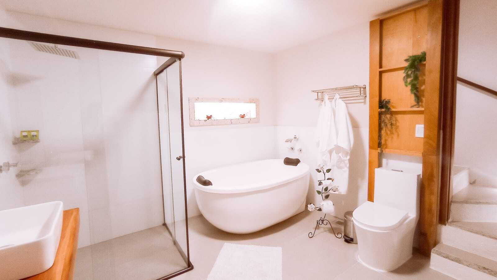 A bathroom with a bathtub, toilet, and sink.