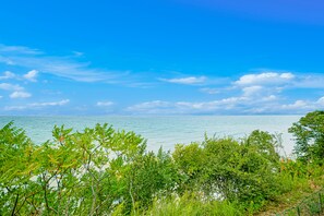Beach nearby - Inviting dog-friendly home with Lake Michigan views & charming sunroom (South Haven)