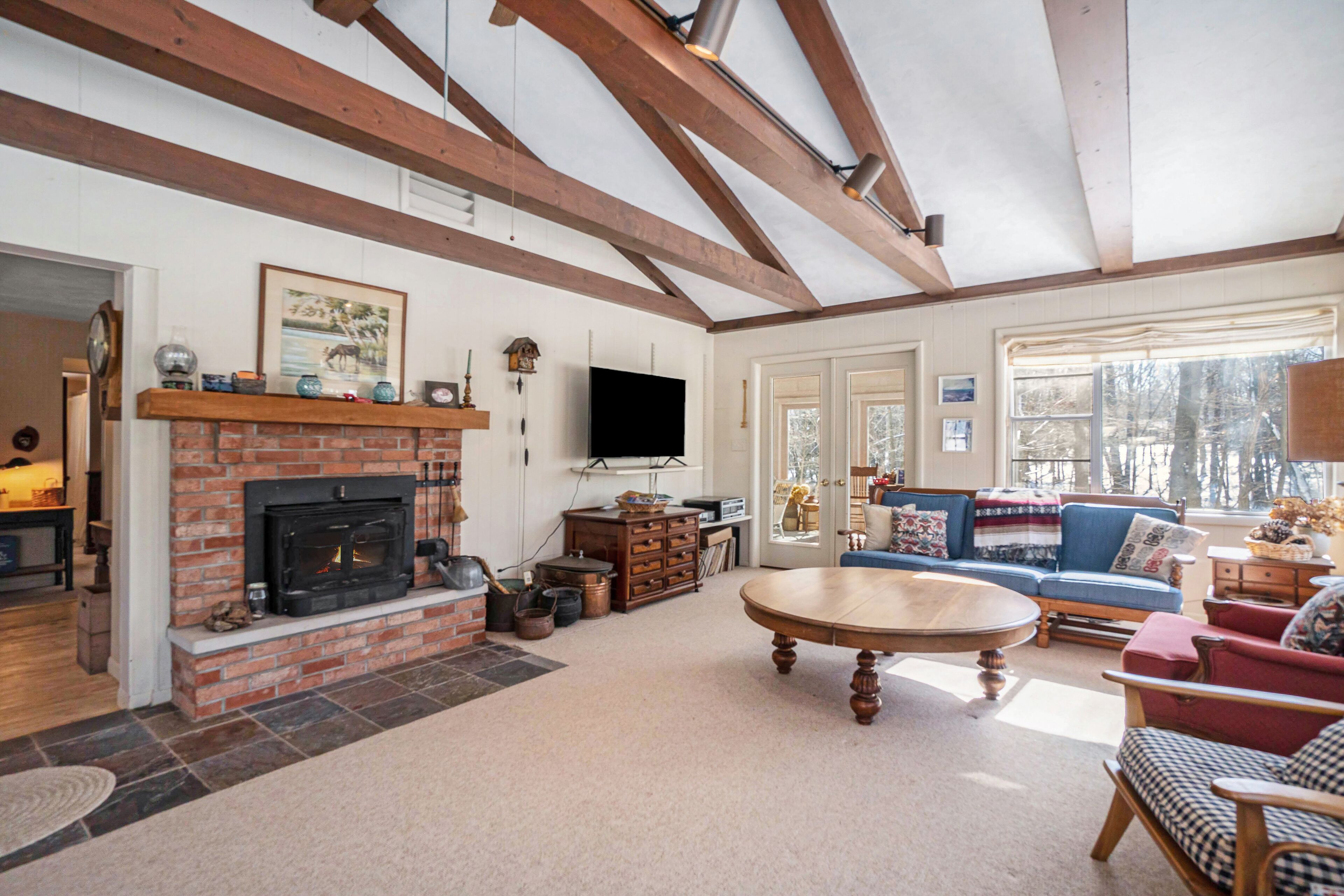 Dog-friendly home with Lake Michigan views, central AC, washer/dryer & free WiFi