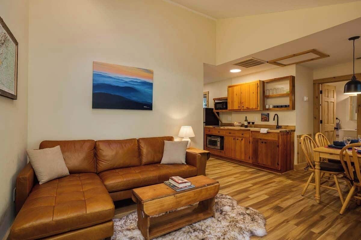 Hanging Rock Cabin, 2 Bedrooms, Jetted Tub, Mountain View | Premium bedding, soundproofing, free WiFi, bed sheets