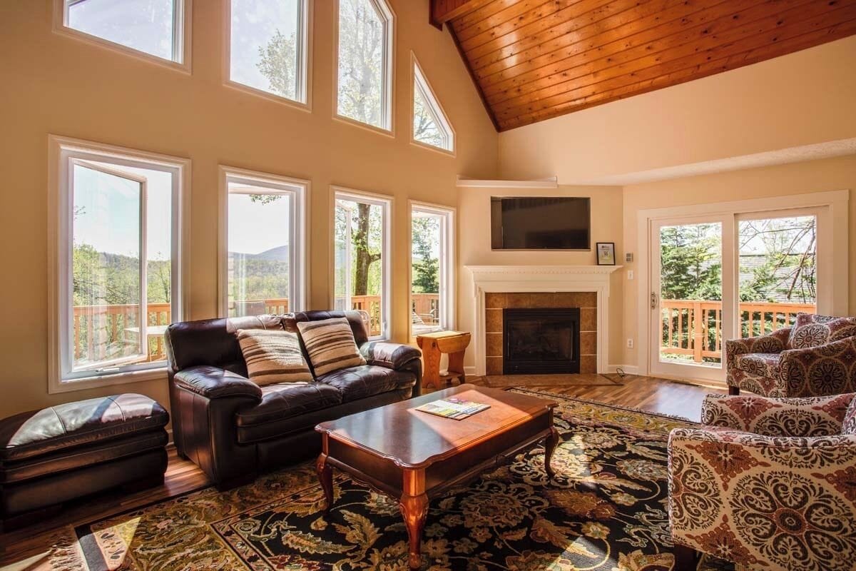 Ravens Roost, 3 Bedrooms, Hot Tub, Mountain View | Premium bedding, soundproofing, free WiFi, bed sheets