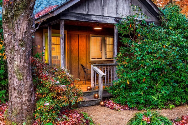 Spy Rock Cabin, 2 Bedrooms, Hot Tub, Mountain View | Terrace/patio