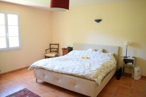 5 chambres, accès au Wi-Fi (inclus)