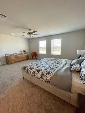 5 Schlafzimmer, Schreibtisch, Bügeleisen/Bügelbrett, kostenloses WLAN