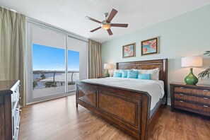 3 slaapkamers, een strijkplank/strijkijzer, gratis wifi, beddengoed