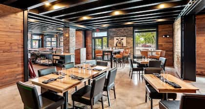 Cobblestone Hotel & Suites - De Pere/Green Bay