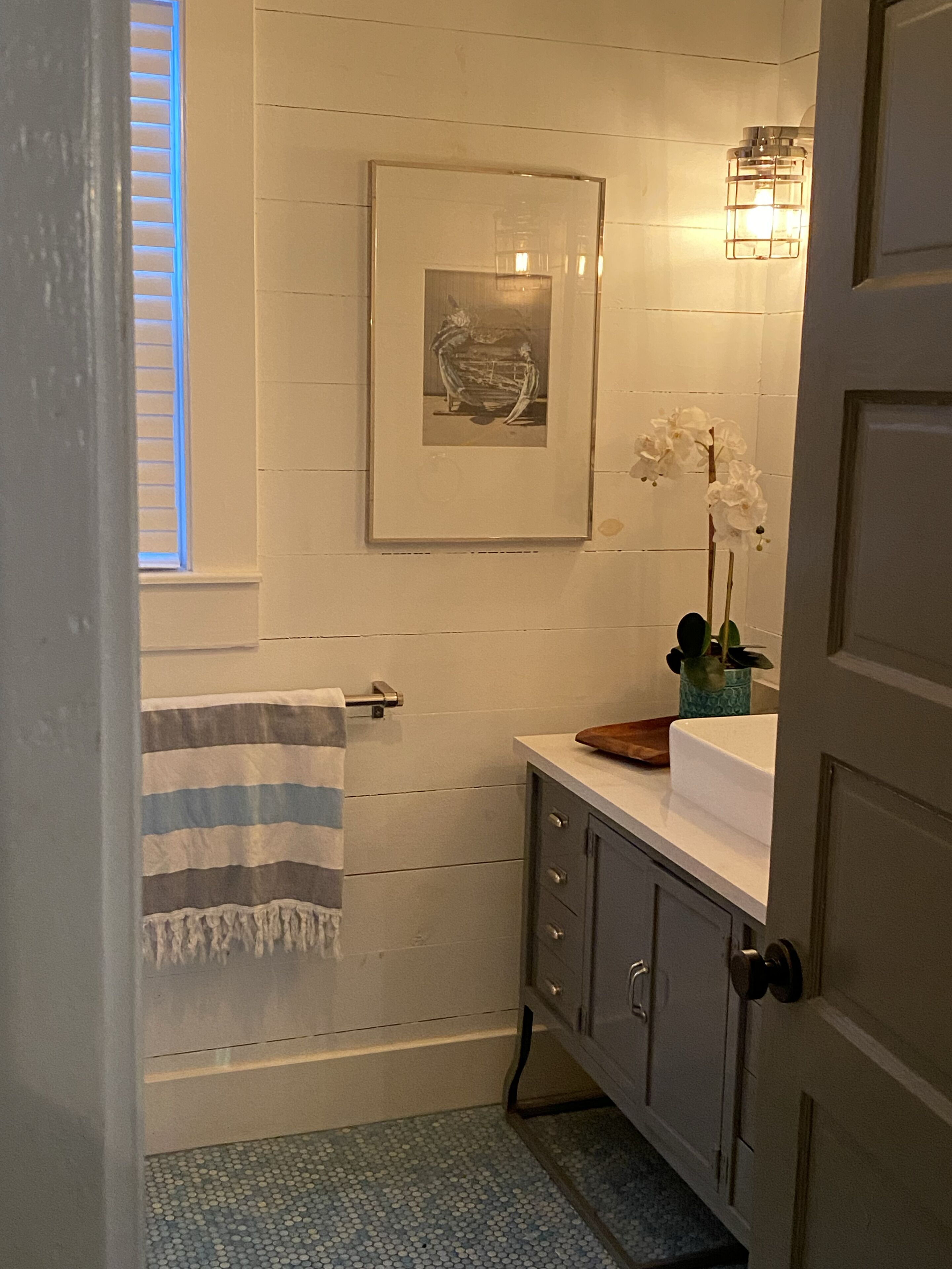 Beautiful Bungalow walking distance to the Pleasure Pier and Seawall.