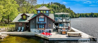 Gorgeous 6 bed 3 bath cottage on Lake Muskoka! West Exposure! Beach! Hot Tub!