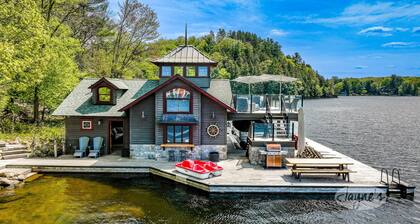 Gorgeous 6 bed 3 bath cottage on Lake Muskoka! West Exposure! Beach! Hot Tub!