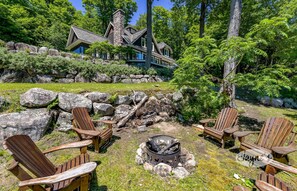 Property grounds - Exquisite 5 Bdrm 4 Bath Cottage with Boathouse and Professional Gym! SW Views! (Rosseau)