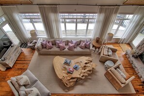 Smart TV, fireplace, books
