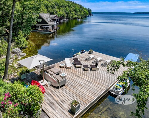 Exquisite 5 Bdrm 4 Bath Cottage with Boathouse and Professional Gym! SW Views!