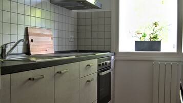 Kühlschrank, Ofen, Herdplatte, Geschirrspüler