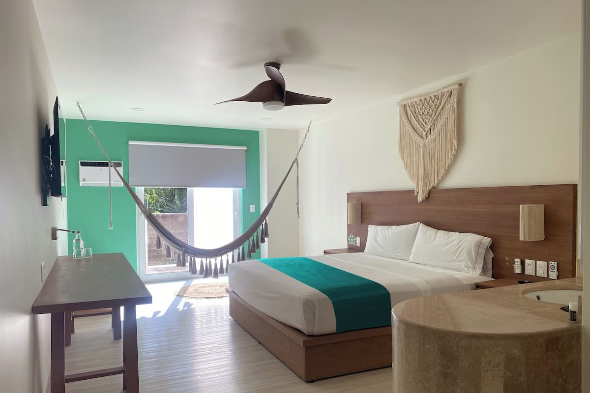 Deluxe Room, 1 King Bed