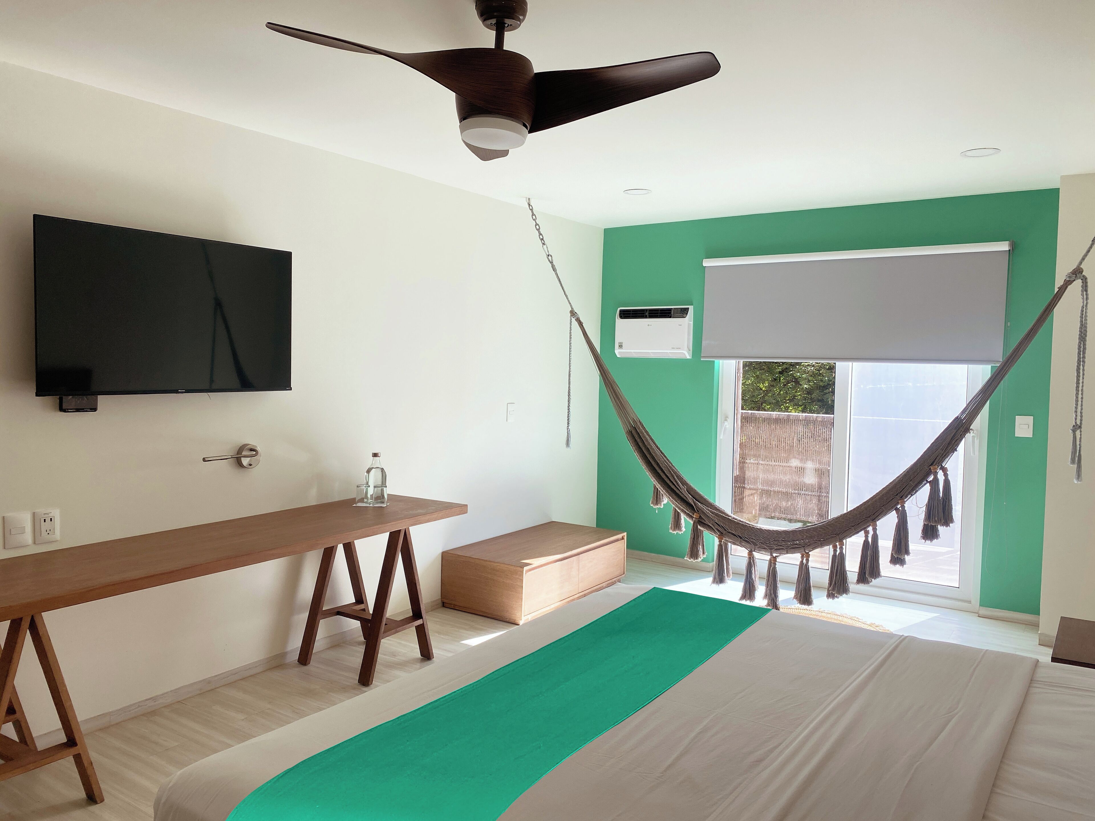 deluxe room, 1 king bed | 1 bedroom, in-room safe, individually decorated, individually furnished