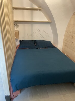 1 Schlafzimmer, Reisekinderbett, Bettwäsche