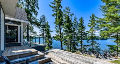 7 bdrm, 5 bath Luxury Cottage, Boathouse, Lake Muskoka, All day sun! Sunsets!