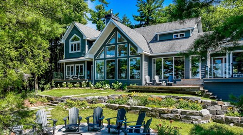 7 bdrm, 5 bath Luxury Cottage, Boathouse, Lake Muskoka, All day sun! Sunsets!