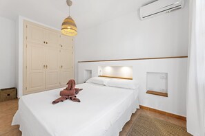 3 bedrooms, iron/ironing board, free WiFi, bed sheets