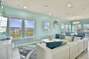 Smart TV, foosball, table tennis - Seabatical! Home with private pool in Pointe West (Galveston)