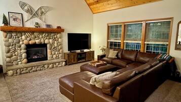 Smart TV, fireplace, DVD player, books