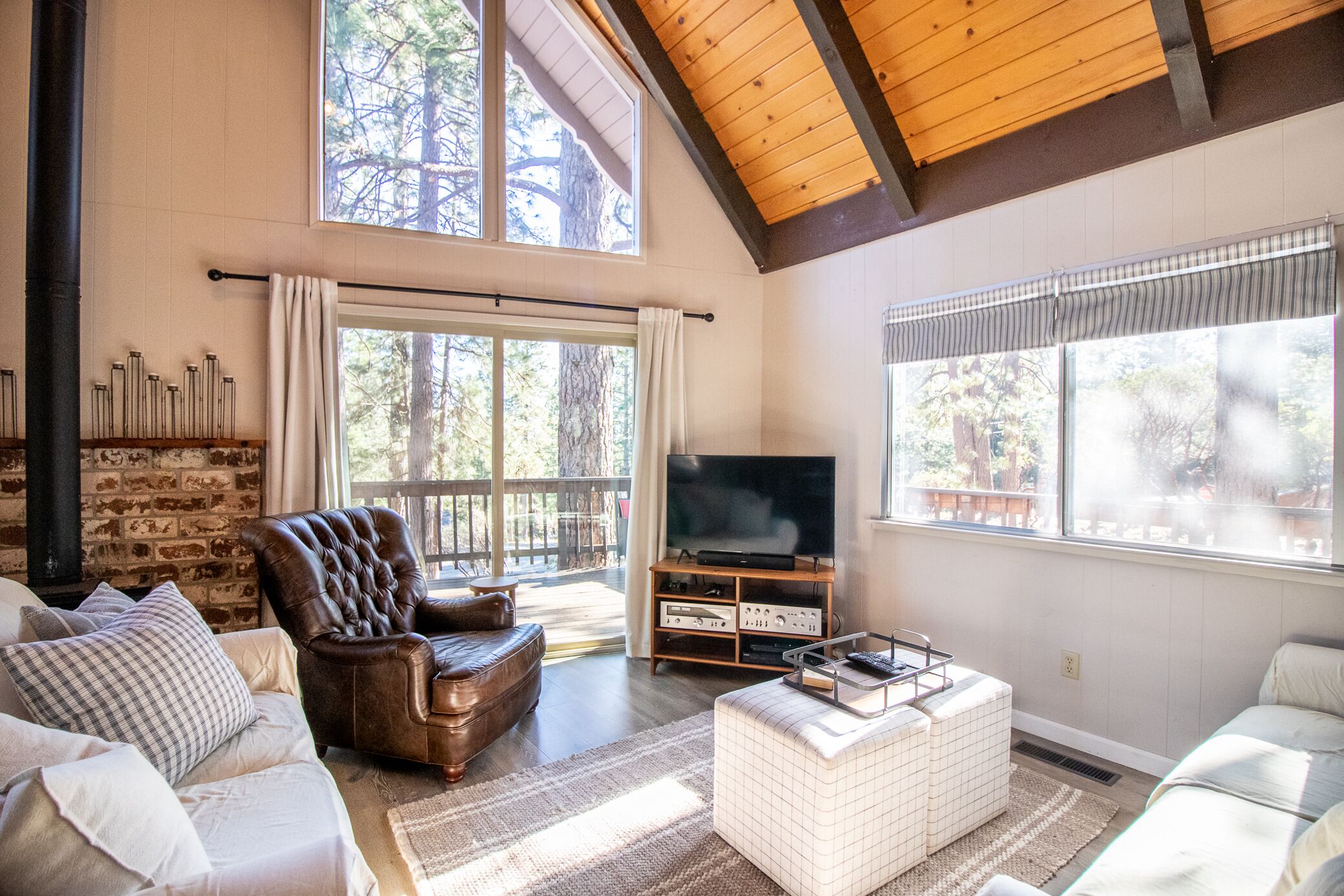 *New* Dog friendly Classic A-frame Cabin with A/C