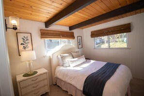 2 bedrooms, travel crib, free WiFi, bed sheets