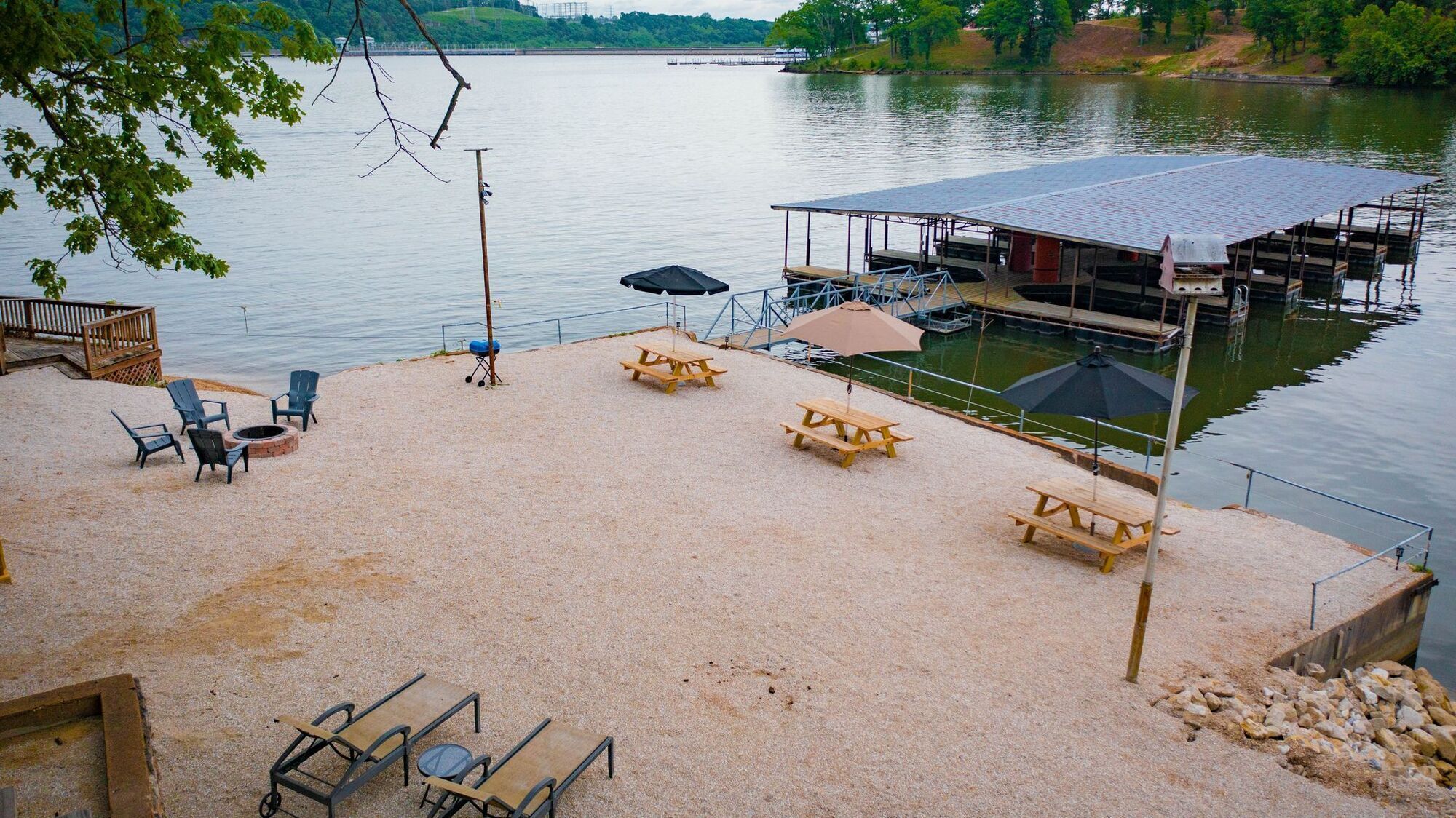 Lake shore fishing cabin #3, Ramp, Boat slip/Dock, great fishing