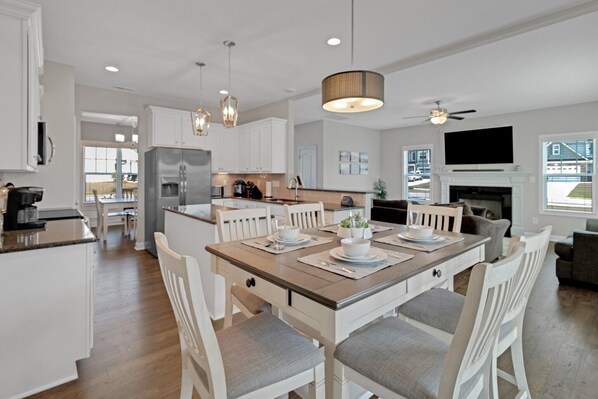 Dining - Spacious 4 BD Golf Getaway with Game Room! (Aberdeen)