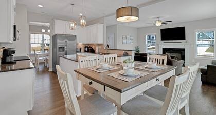 Spacious 4 BD Golf Getaway with Game Room!