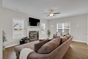 Smart TV - Spacious 4 BD Golf Getaway with Game Room! (Aberdeen)