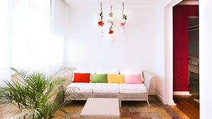 Large 5 Bedroom Apartment | บริเวณนั่งเล่น