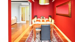 Large 5 Bedroom Apartment | บริเวณนั่งเล่น