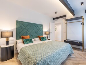 3 bedrooms, iron/ironing board, travel crib, free WiFi