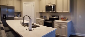 3 y/o home, 3 miles from I-20, shopping and only 13 minutes to Augusta National!