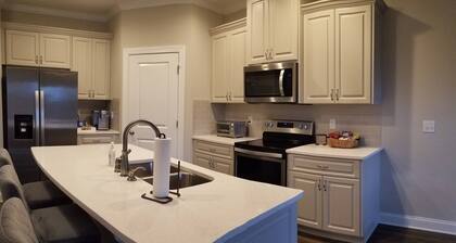 3 y/o home, 3 miles from I-20, shopping and only 13 minutes to Augusta National!