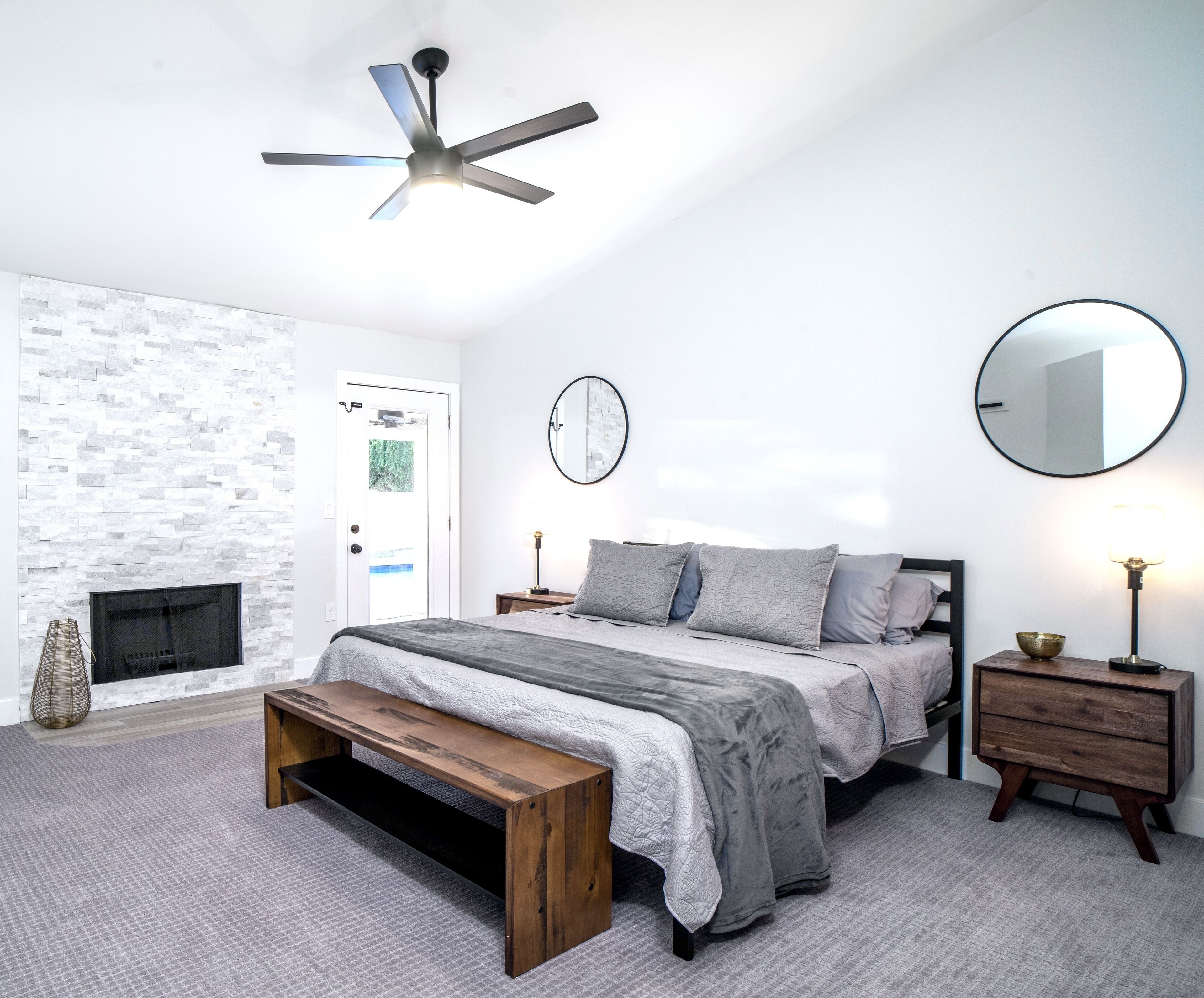 Beautiful 5-Bdrm Vacation Home W/Heated Pool !