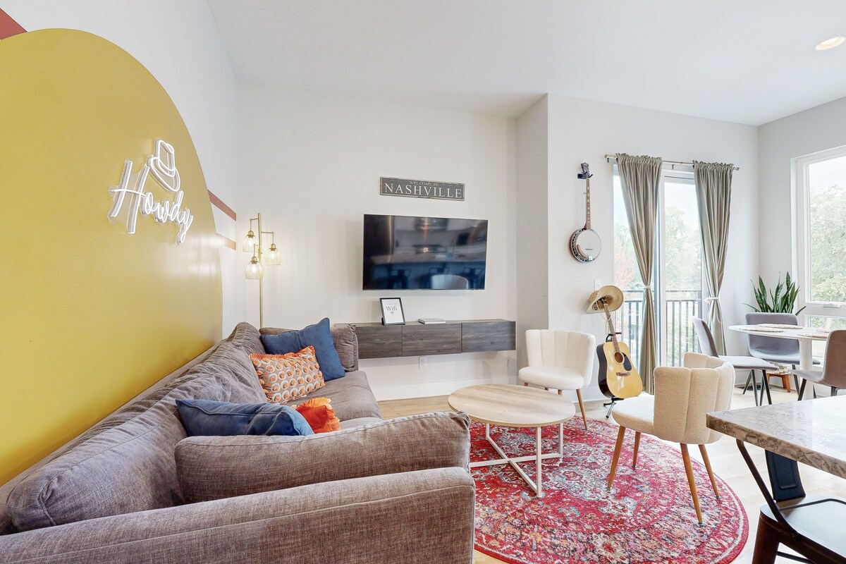 Charming dog-friendly home with rooftop deck, central AC, game room & W/D