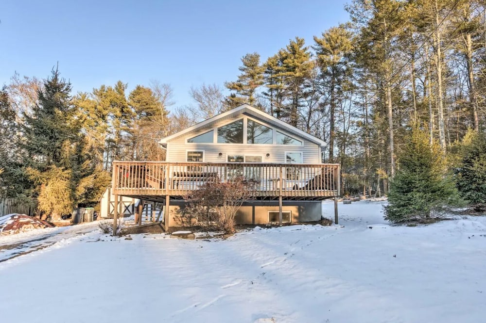 Modern Catskills Home w/ BBQ - Pet Friendly!
