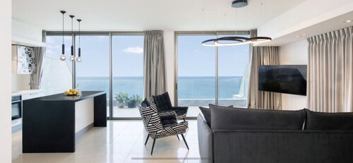 Ocean view mini penthouse on the 30th floor