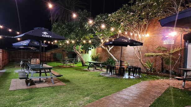 Outdoor dining - Exchange Hotel (Kyogle)