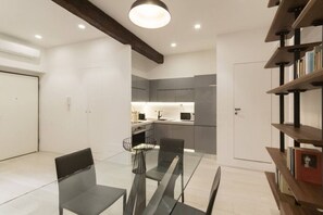 Dining - San Lorenzo Apartment (Milano)