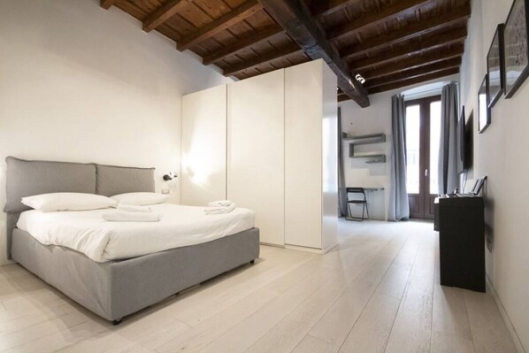 1 chambre, fer et planche à repasser, accès Internet, draps fournis