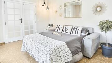 3 slaapkamers, een strijkplank/strijkijzer, gratis wifi