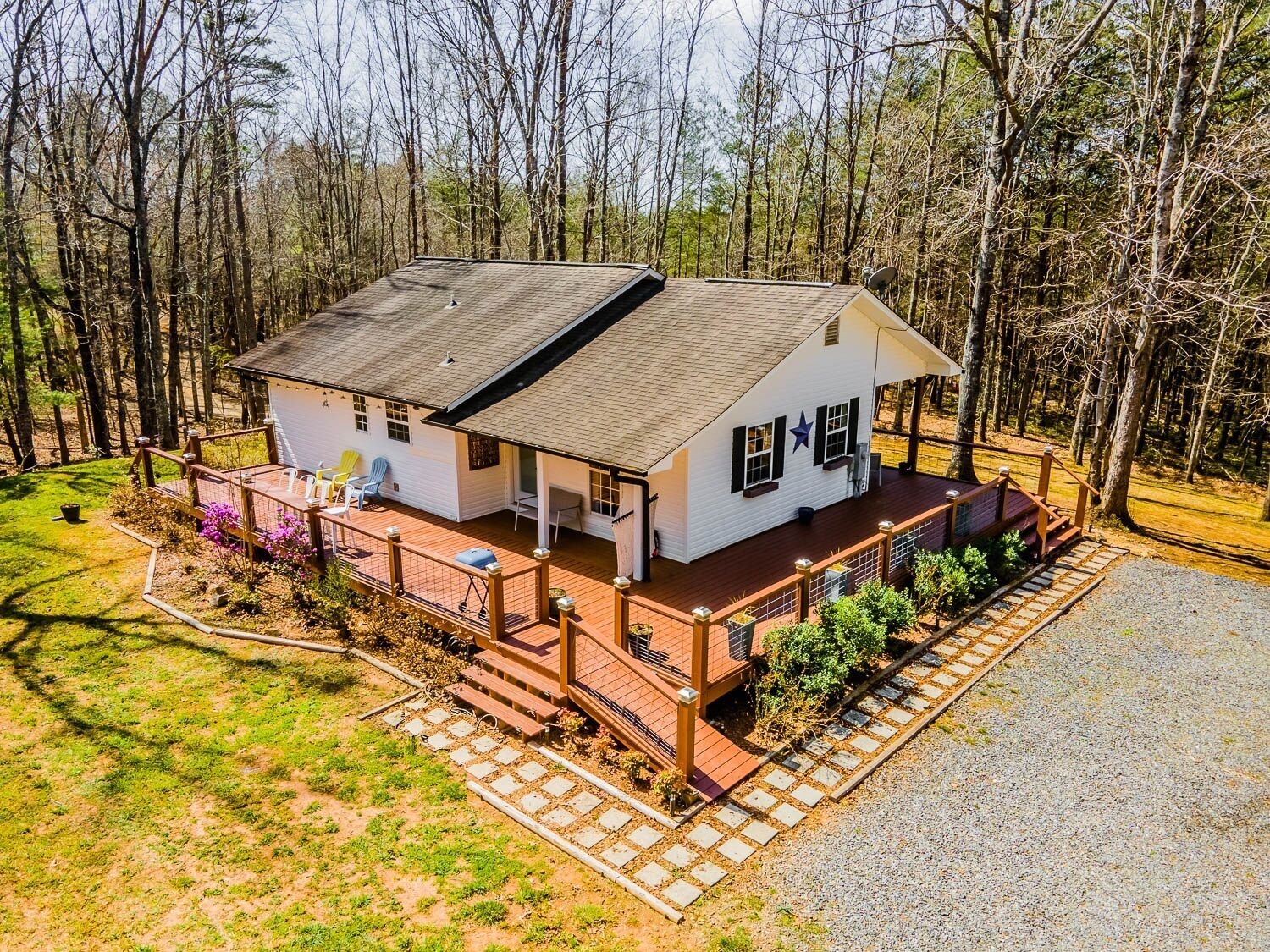 12 min from Blue Ridge! Secluded Cozy Cottage on Acre of Land!