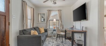 Blue Bungalow ~ less than a mile from TAMU