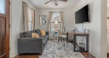 Blue Bungalow ~ less than a mile from TAMU