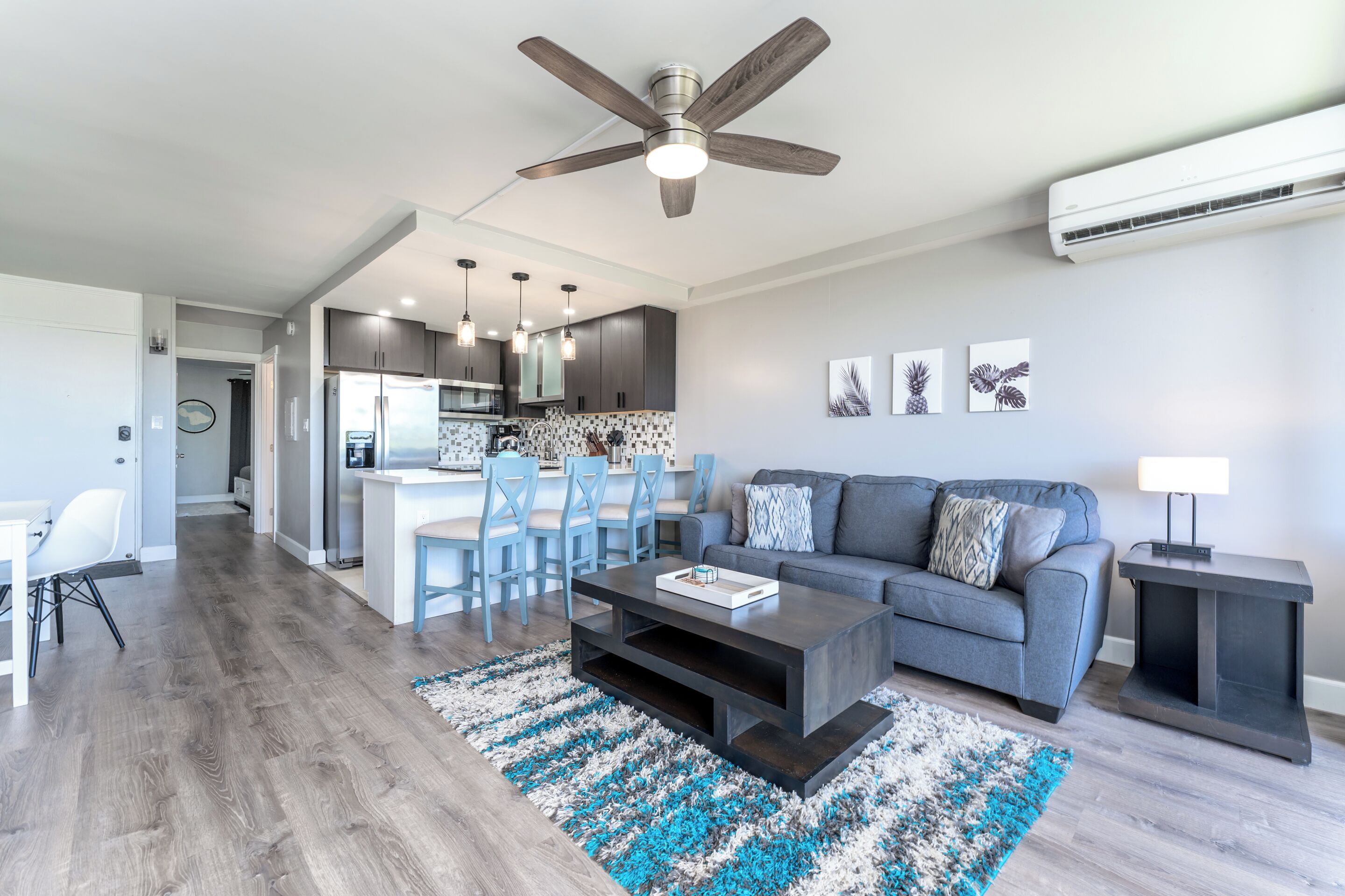 Well-equipped condo, pool, 5-minute walk to water, safe place to stay!